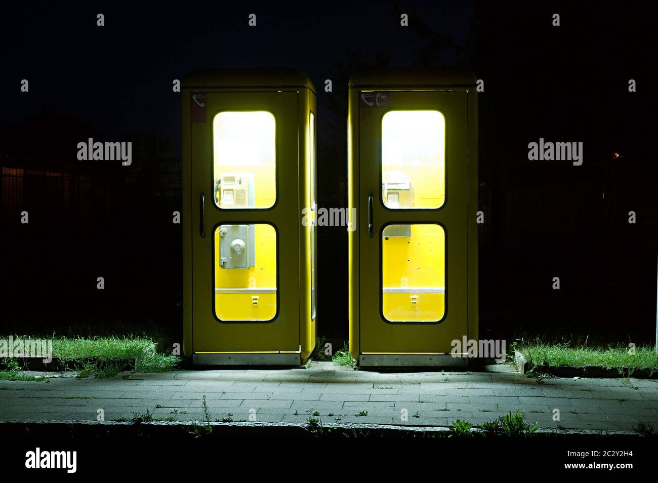 Two telephone booths hi-res stock photography and images - Alamy