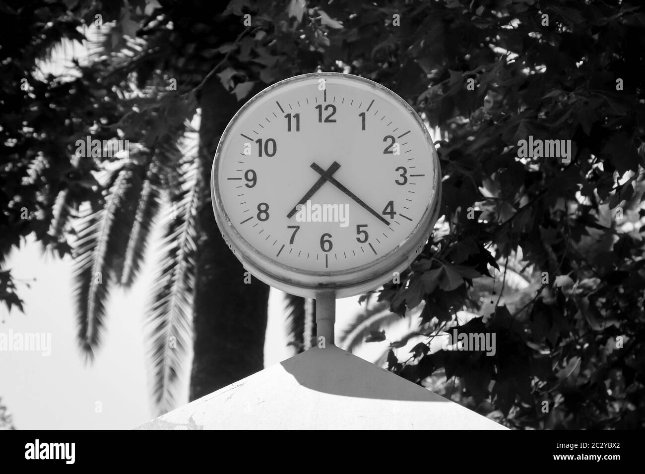 a big clock shows people the time in a public square Stock Photo Alamy