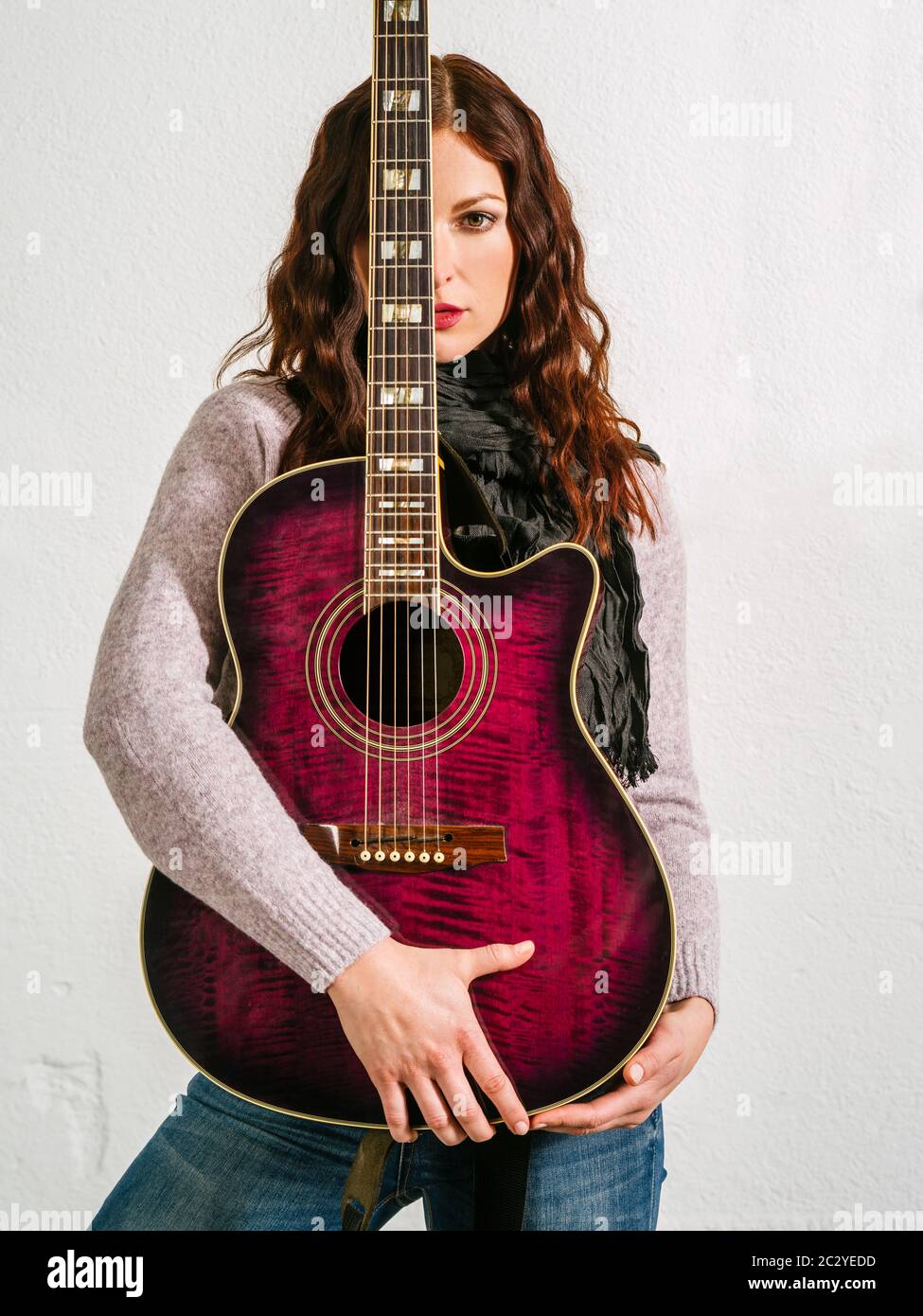 Woman posing guitar hi-res stock photography and images - Page 2 - Alamy