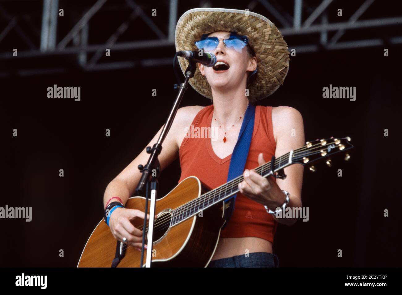 Beth Orton performing at the Glastonbury Festival 1999, Worthy Farm, Somerset, England, United Kingdom. Stock Photo