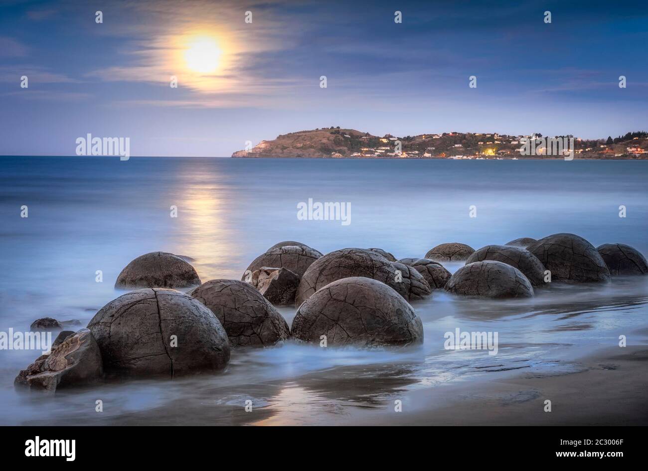 Moeraki Bolders at full moon, round rock balls, geological concretion ...