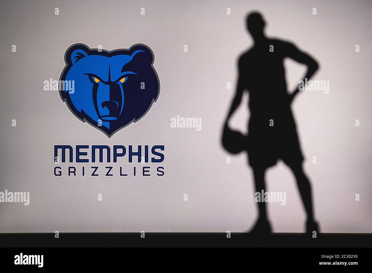NEW YORK, USA, JUN 18, 2020: Memphis Grizzlies basketball club logo and  silhouette of young basketball player. Sport wallpaper, white edit space in  ba Stock Photo - Alamy