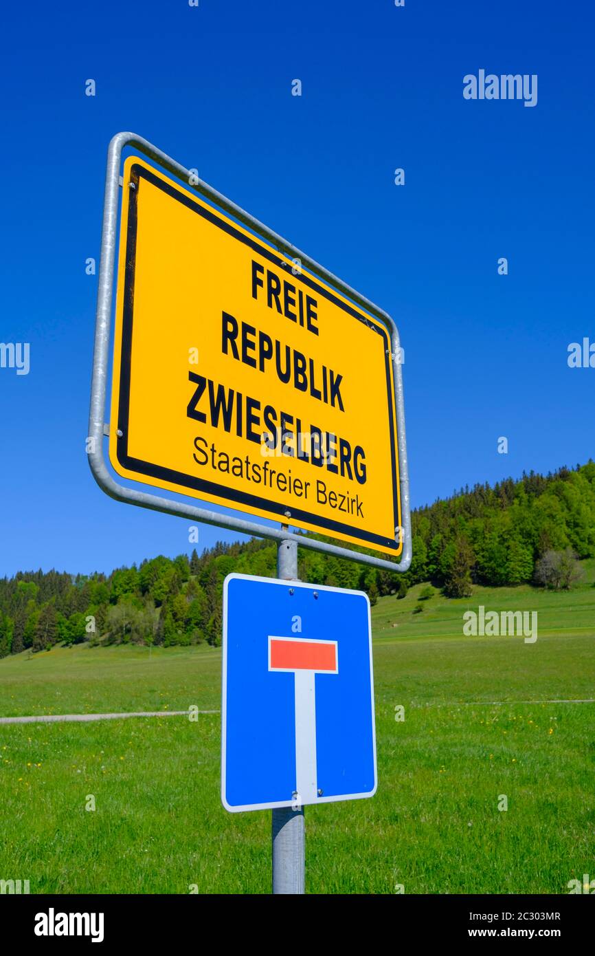 Traffic sign Sackstrasse and place name sign with the inscription Free Republic Zwieselberg state-free district, Zwieselberg, near Rosshaupten Stock Photo