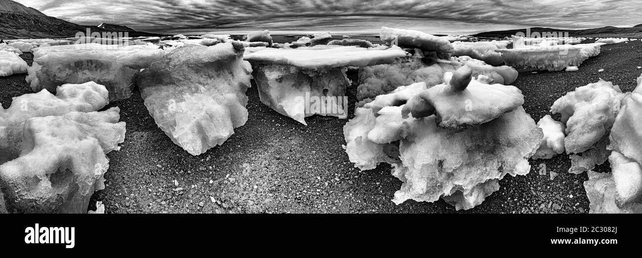 Grounded icebergs in Dundas Harbor, Devon Island, Nunavut, Canada Stock Photo