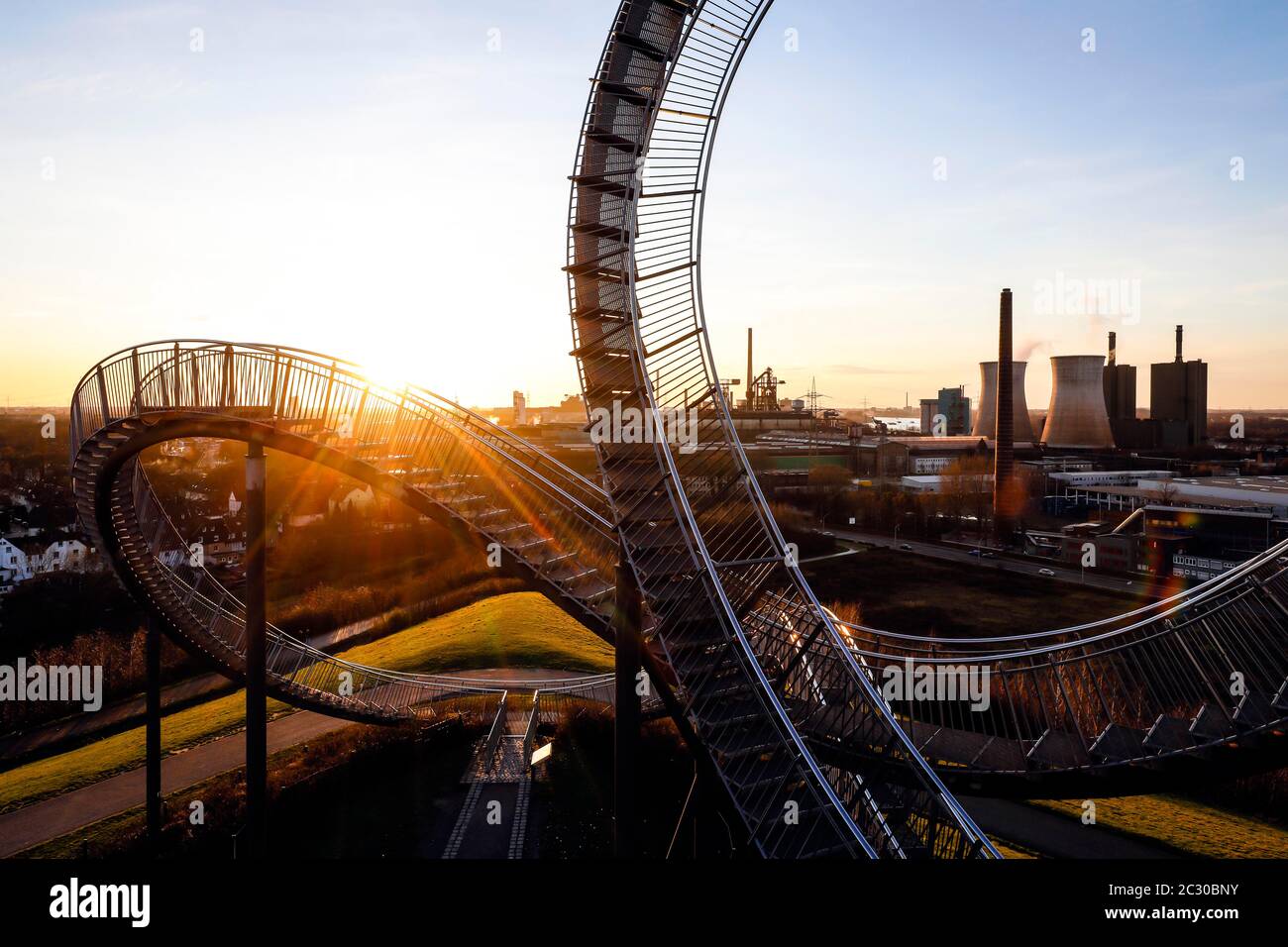 Tiger and Turtle, Magic Mountain, walk-in artwork by Heike Mutter and Ulrich Genth, in the back HKM Huettenwerke Krupp Mannesmann and RWE Power AG Stock Photo