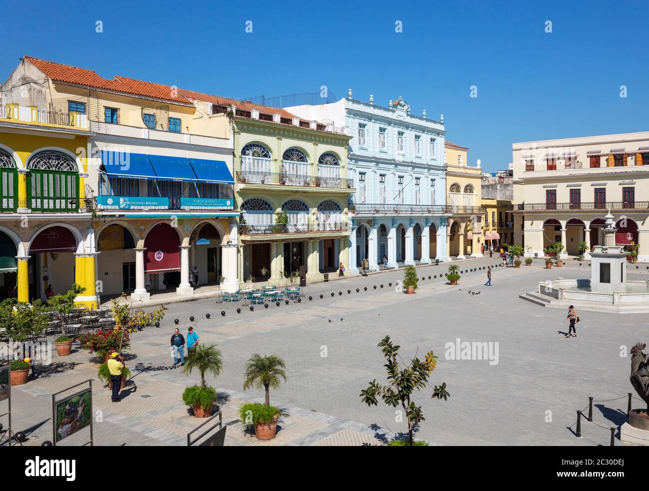 Plaza Vieja with its restored porticoed buildings, Habana Vieja, Havana, Cuba Stock Photo