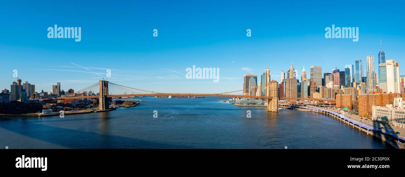 View from Manhattan Bridge over the East River to the skyline of Lower ...