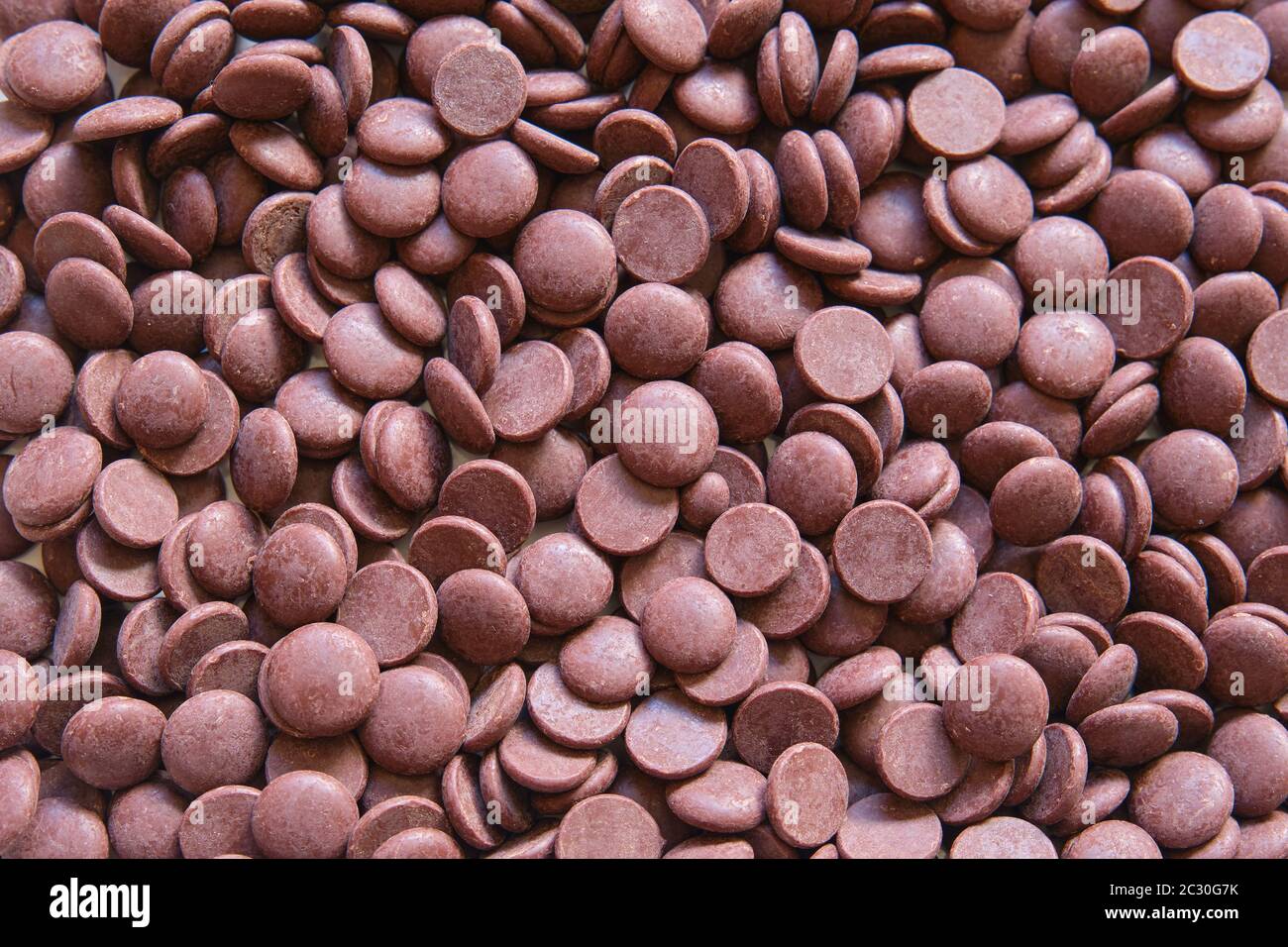 Chocolate chips background. Cocoa 75. Top view Stock Photo Alamy