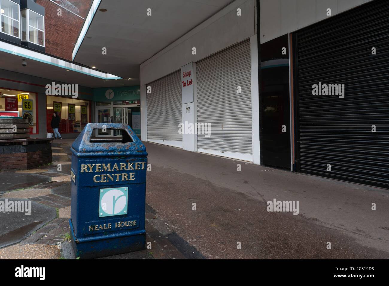Shuttered up shops and To let sign. June 18th 2020. Covid 19 Pandemic. Stourbridge. West Midlands. UK Stock Photo