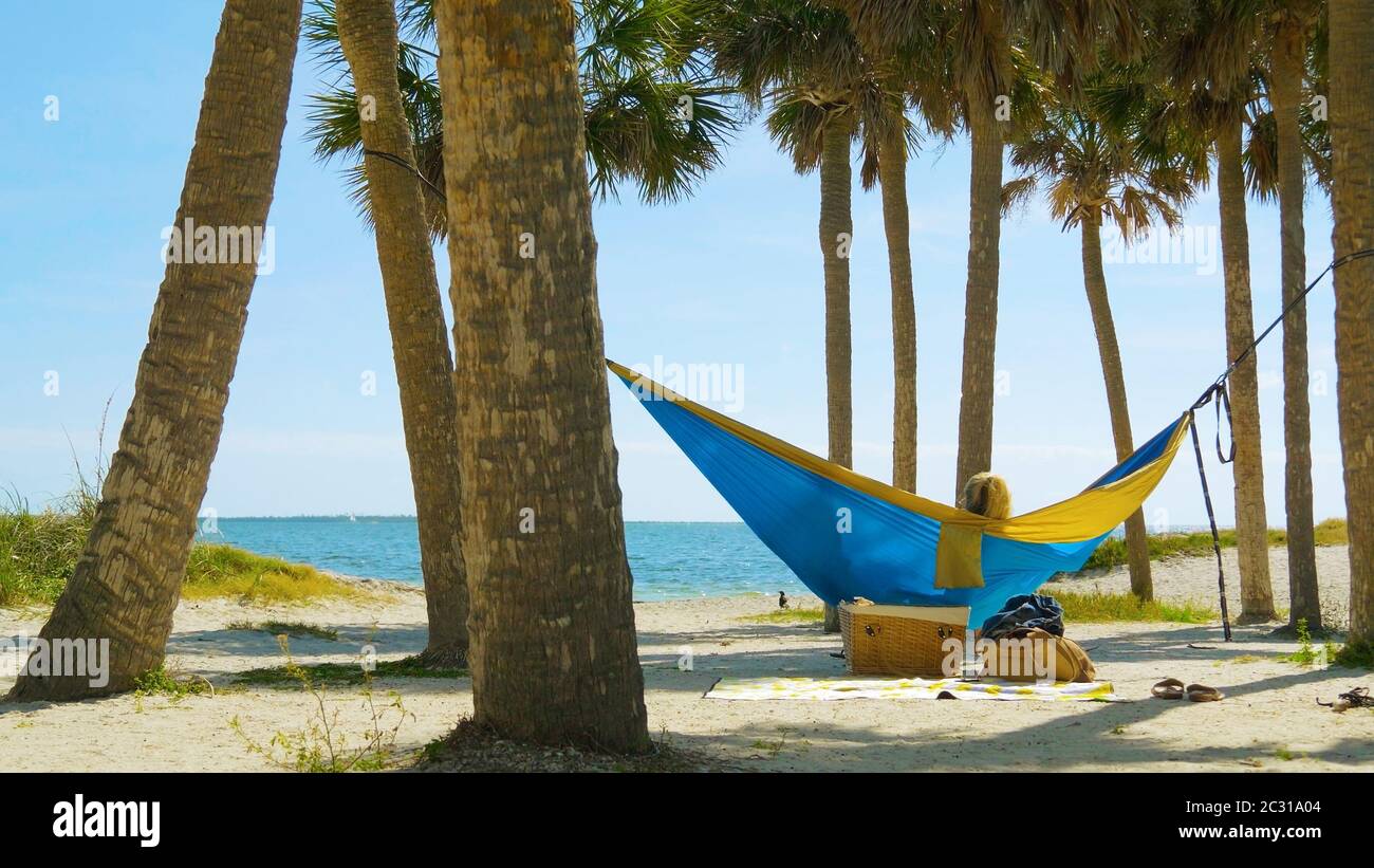 Romantic couple relaxing in tropical hammock Stock Photo - Alamy