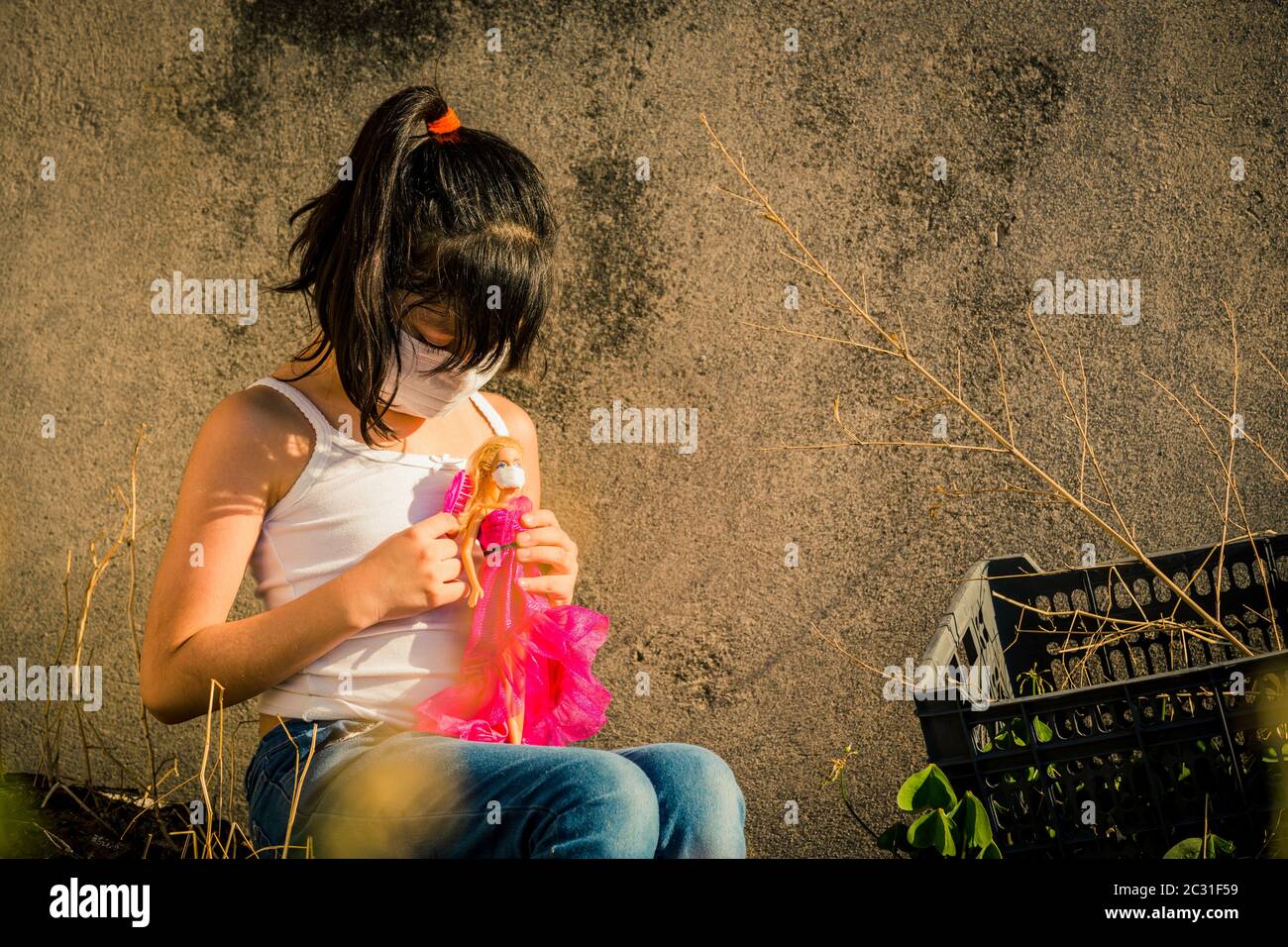 Child wearing face mask pollution hi-res stock photography and images ...