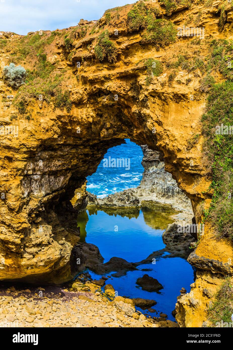 White coastal rocks hi-res stock photography and images - Alamy