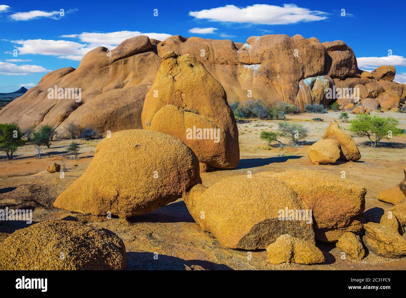 Desert rocks people africa hi-res stock photography and images - Alamy