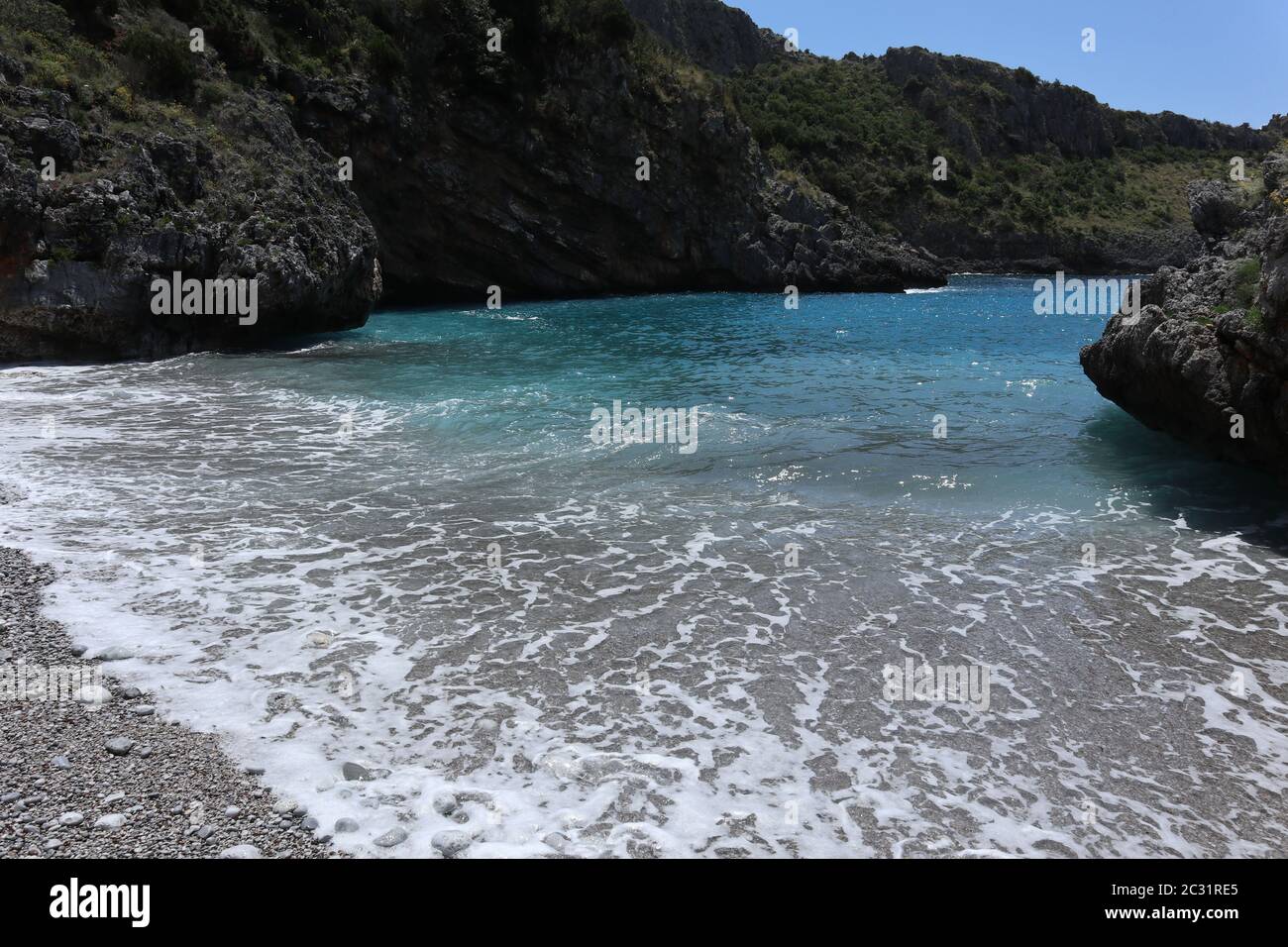 Onda sulla spiaggia hi-res stock photography and images - Alamy