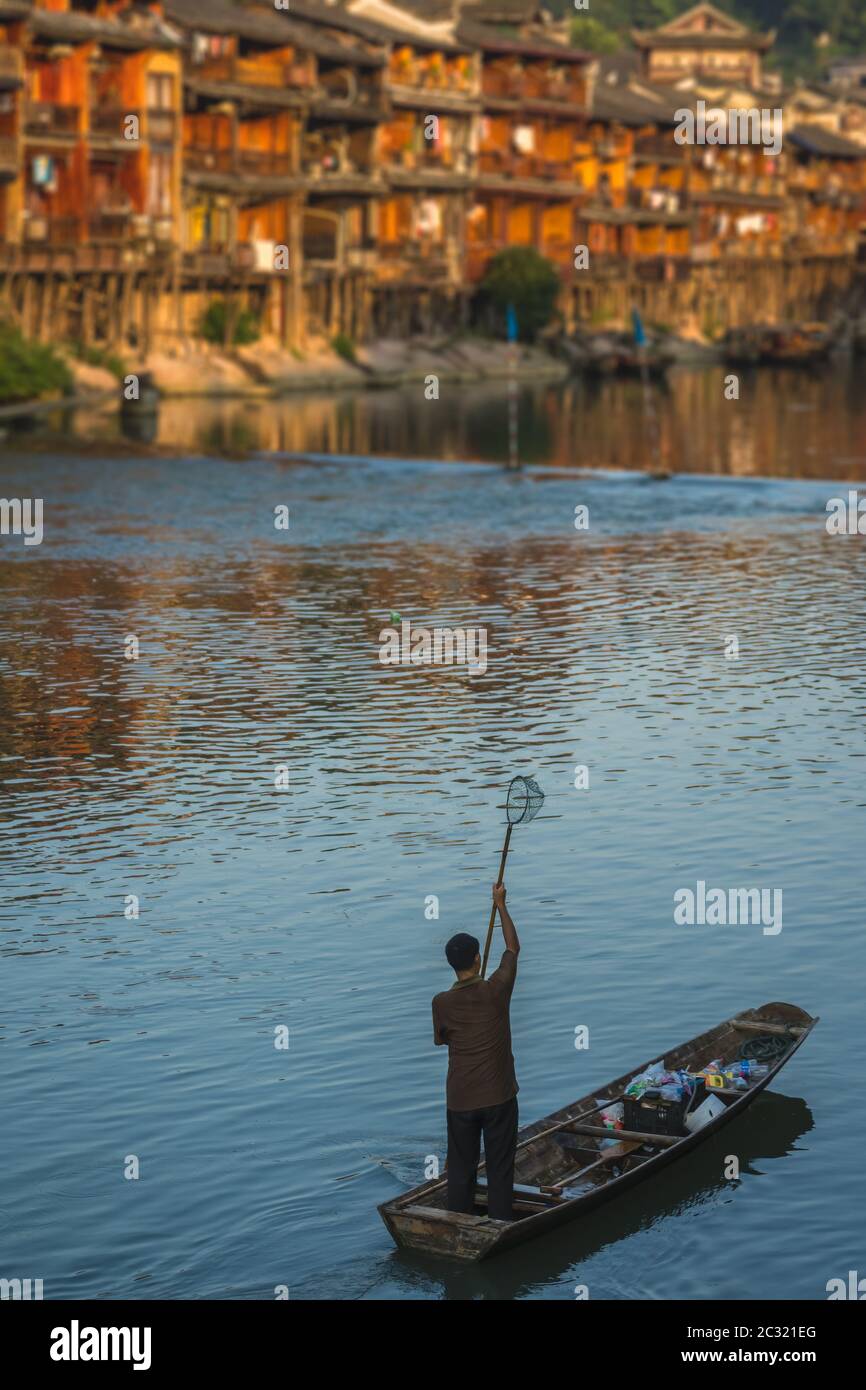 Small chinese wooden boat hi-res stock photography and images - Alamy