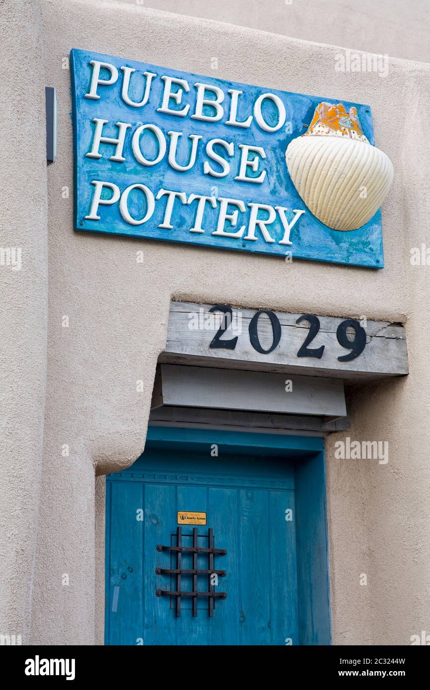 Indian pottery store in Old Town,Albuquerque,New Mexico,USA Stock Photo Alamy