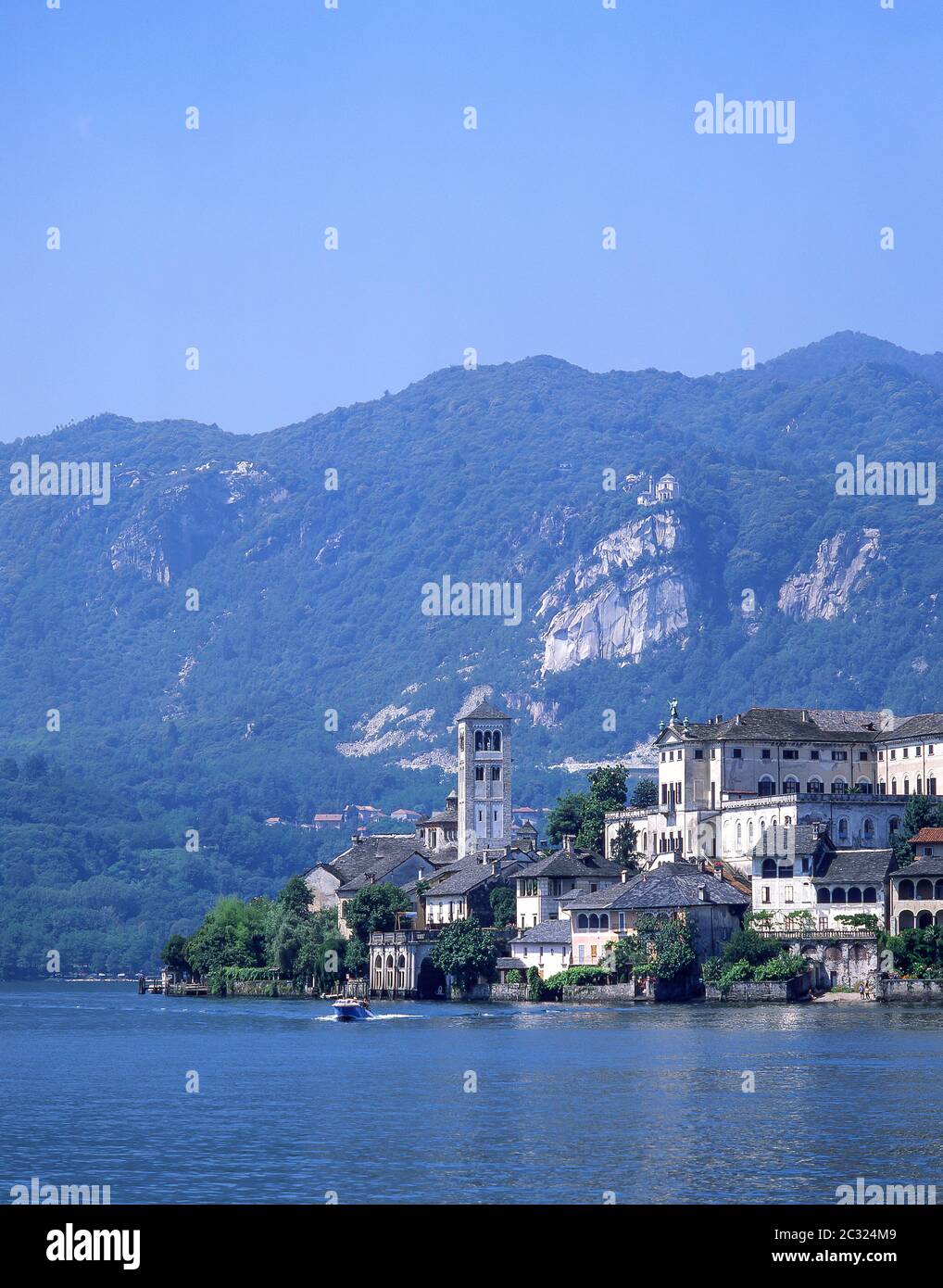 Isola San Giulio on Lake Orta, Orta San Giulio, Province of Novara, Piemonte (Piedmont) Region, Italy Stock Photo