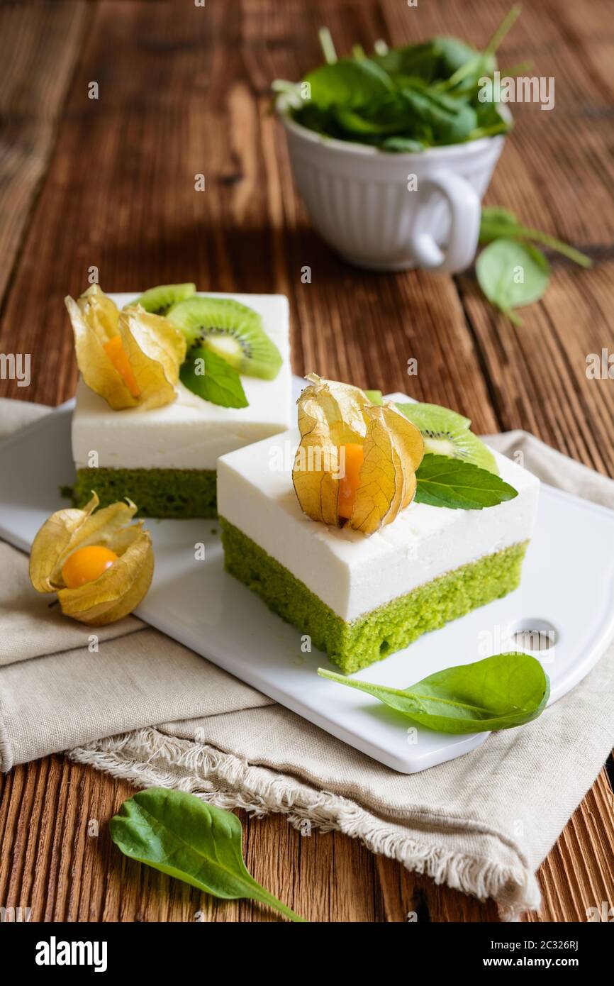 Kiwi Fruit Decorated Cake High Resolution Stock Photography And Images Alamy