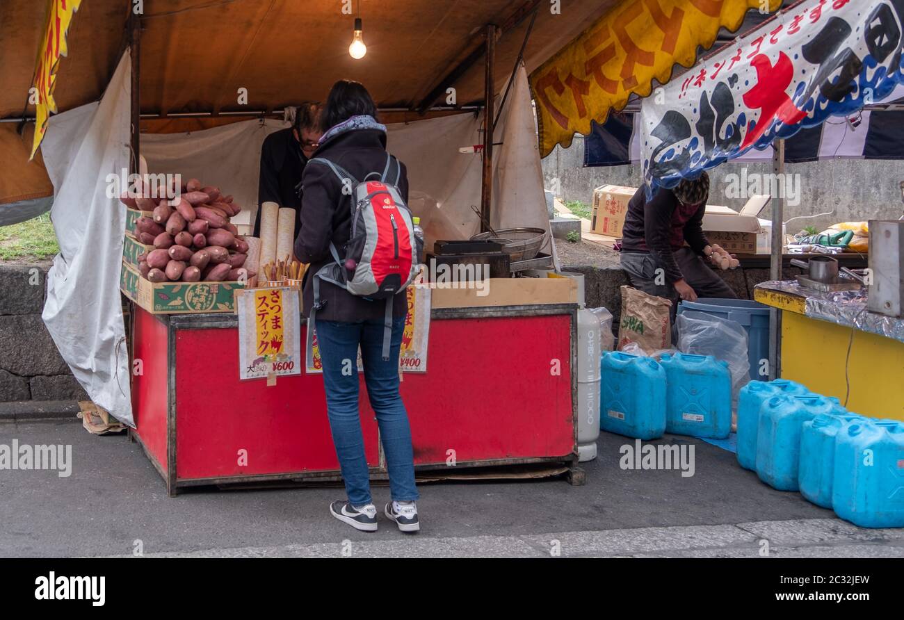 Japan street food stand hi-res stock photography and images - Alamy
