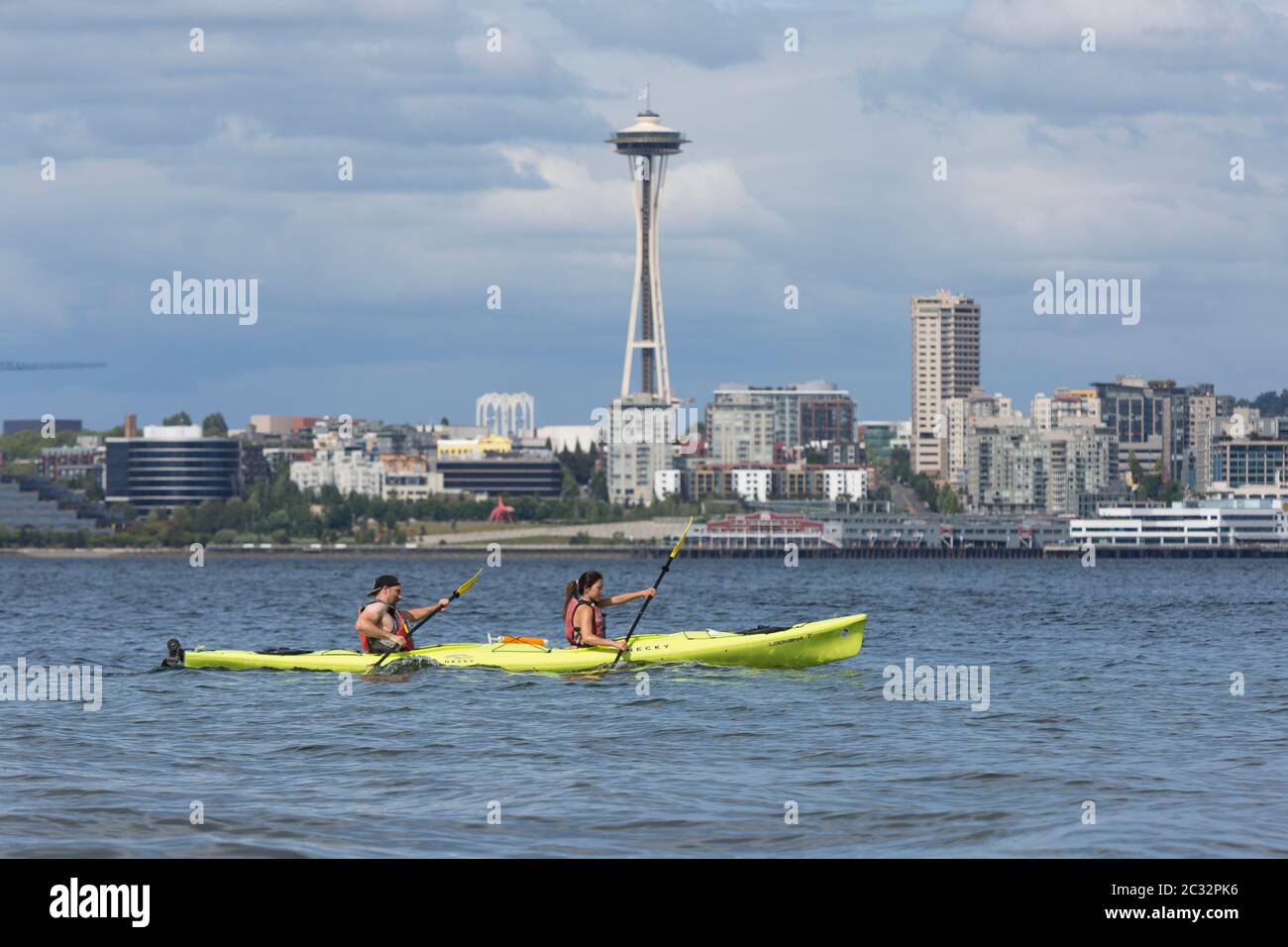Kayaking In Seattle Space needle elliott hi-res stock photography and images - Alamy