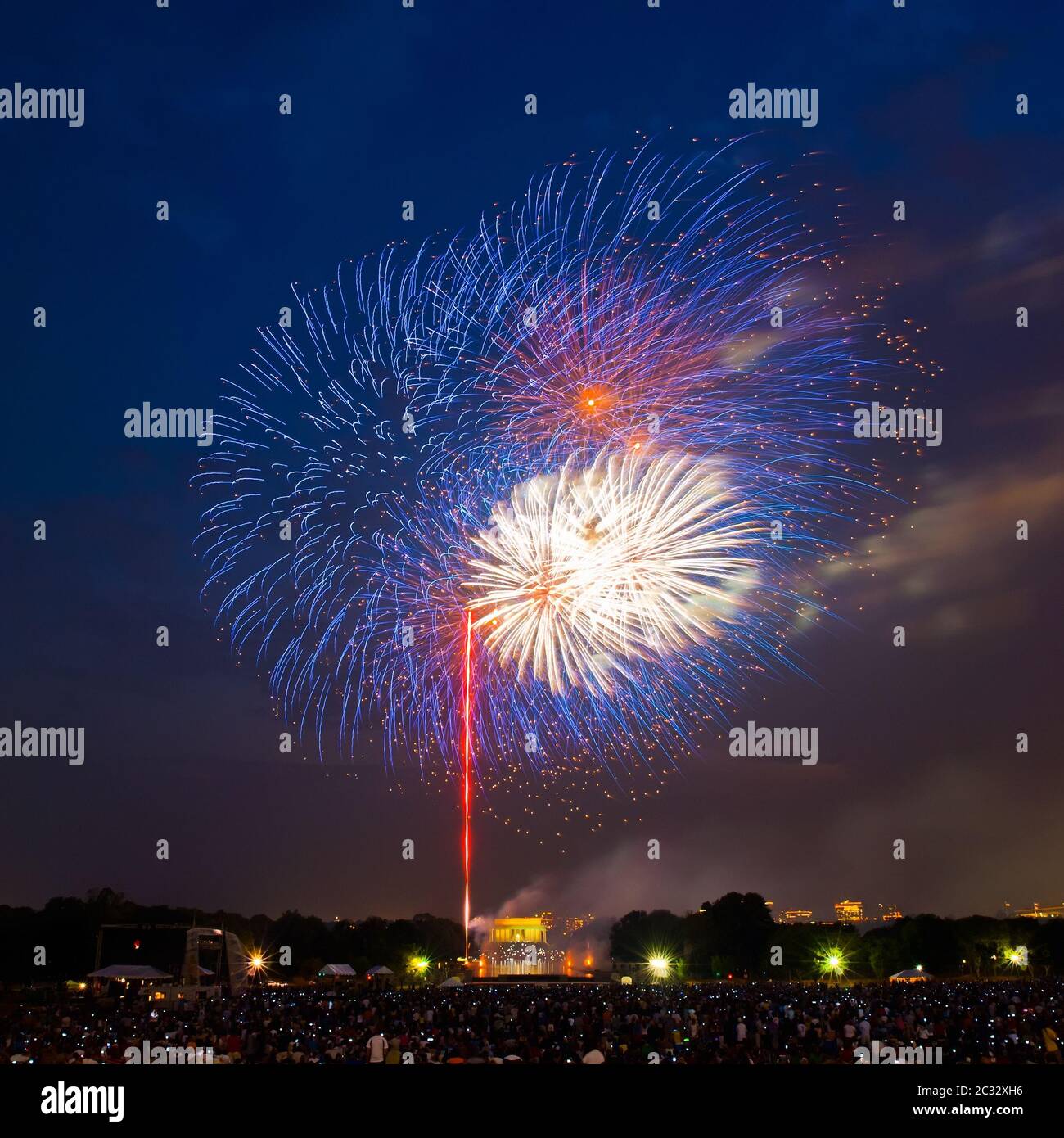 Fireworks over Lincoln Memorial Stock Photo Alamy