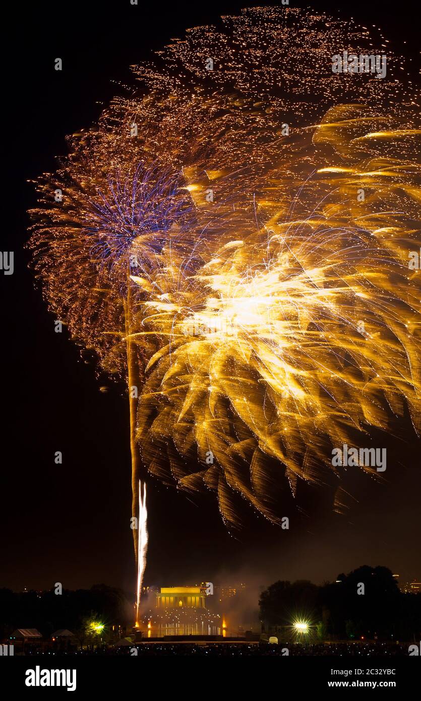 Fireworks over Lincoln Memorial Stock Photo Alamy