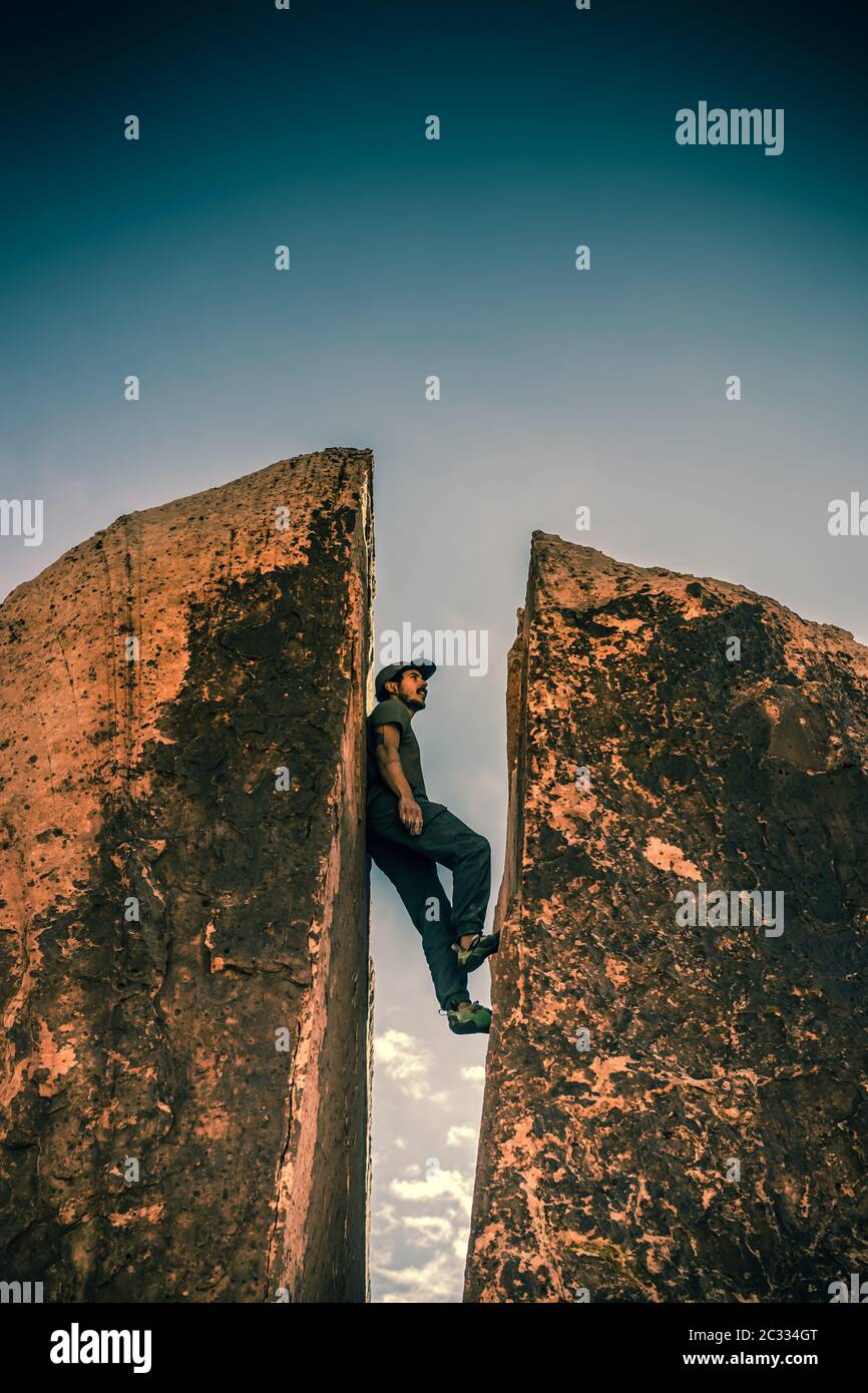 Rope climb hi-res stock photography and images - Alamy