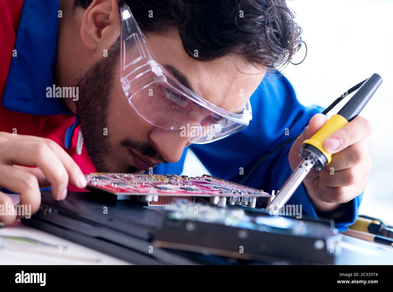 Repairman working in technical support fixing computer laptop tr Stock Photo