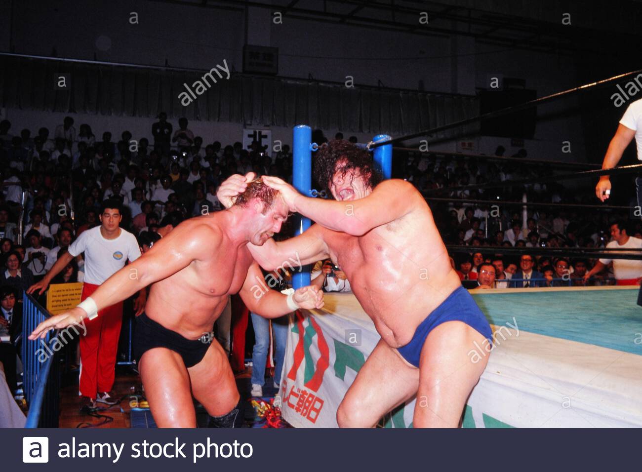 Tokyo, Japan. 15th May, 1983. Hulk Hogan, Andre the Giant Pro-Wrestling :  New Japan Pro-Wrestling event at Korakuen Hall in Tokyo, Japan . Credit:  Yukio Hiraku/AFLO/Alamy Live News Stock Photo - Alamy