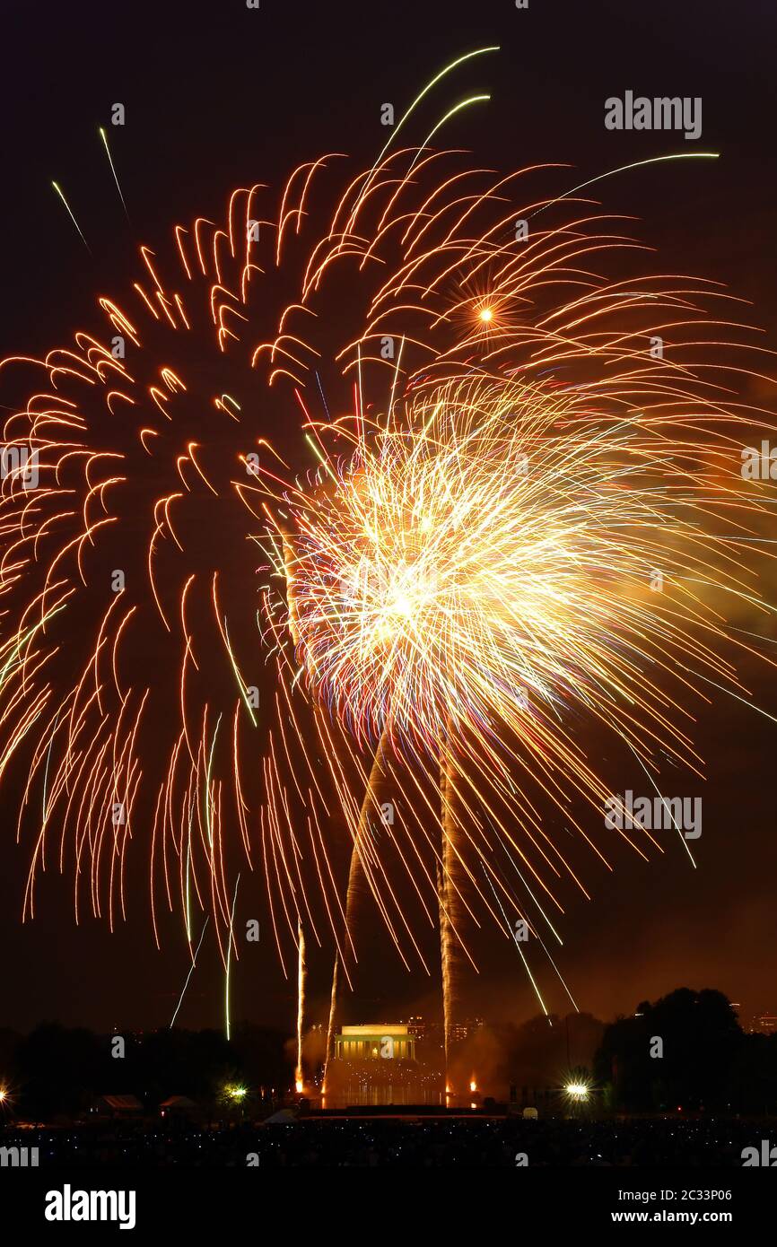 Fireworks over Lincoln Memorial Stock Photo Alamy