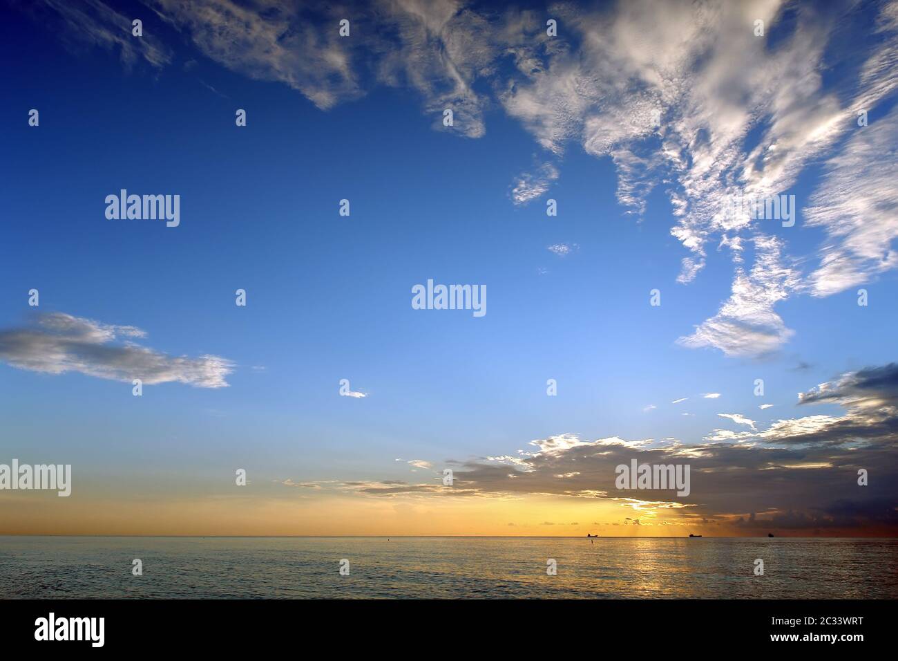 Beautiful sunrise in ocean hi-res stock photography and images - Alamy
