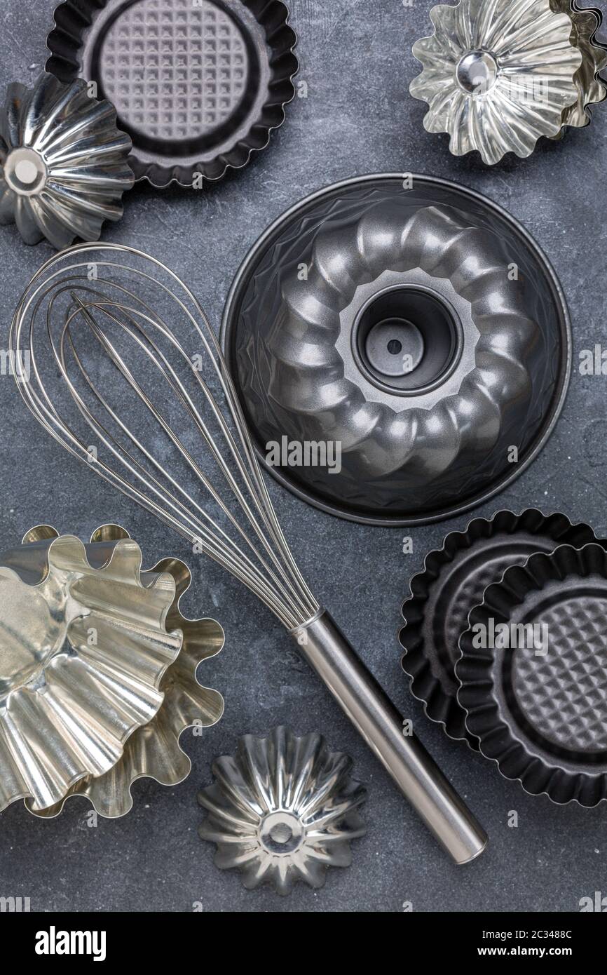 Molds for baking cakes in the home kitchen Stock Photo Alamy