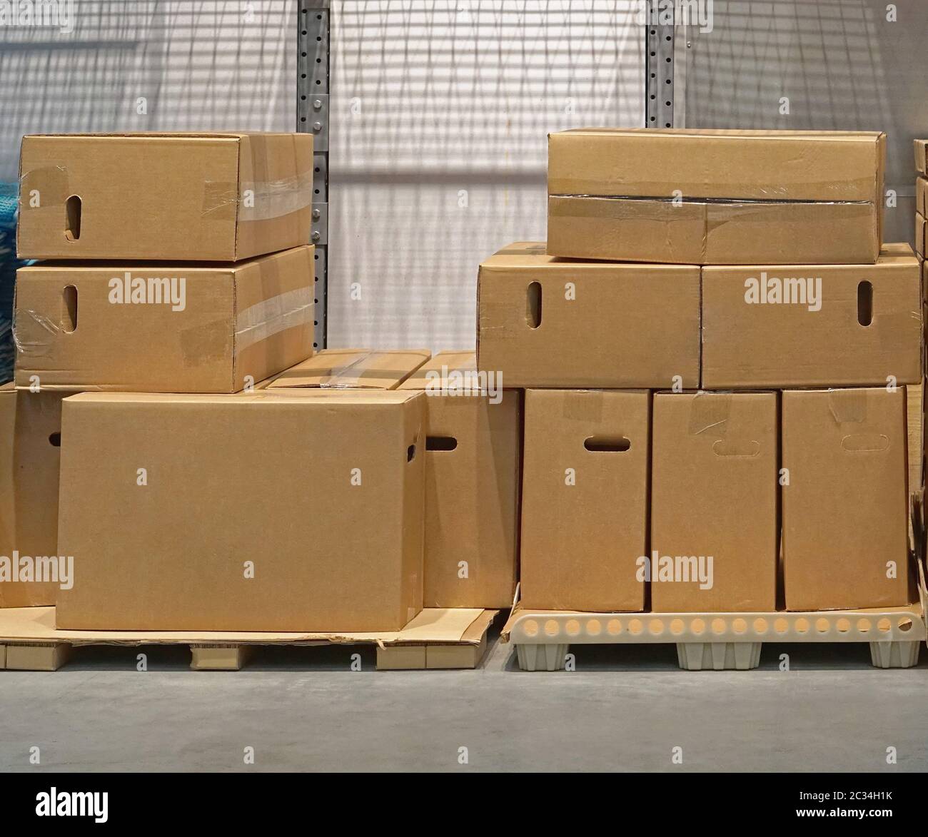 Boxes pallets hires stock photography and images Alamy