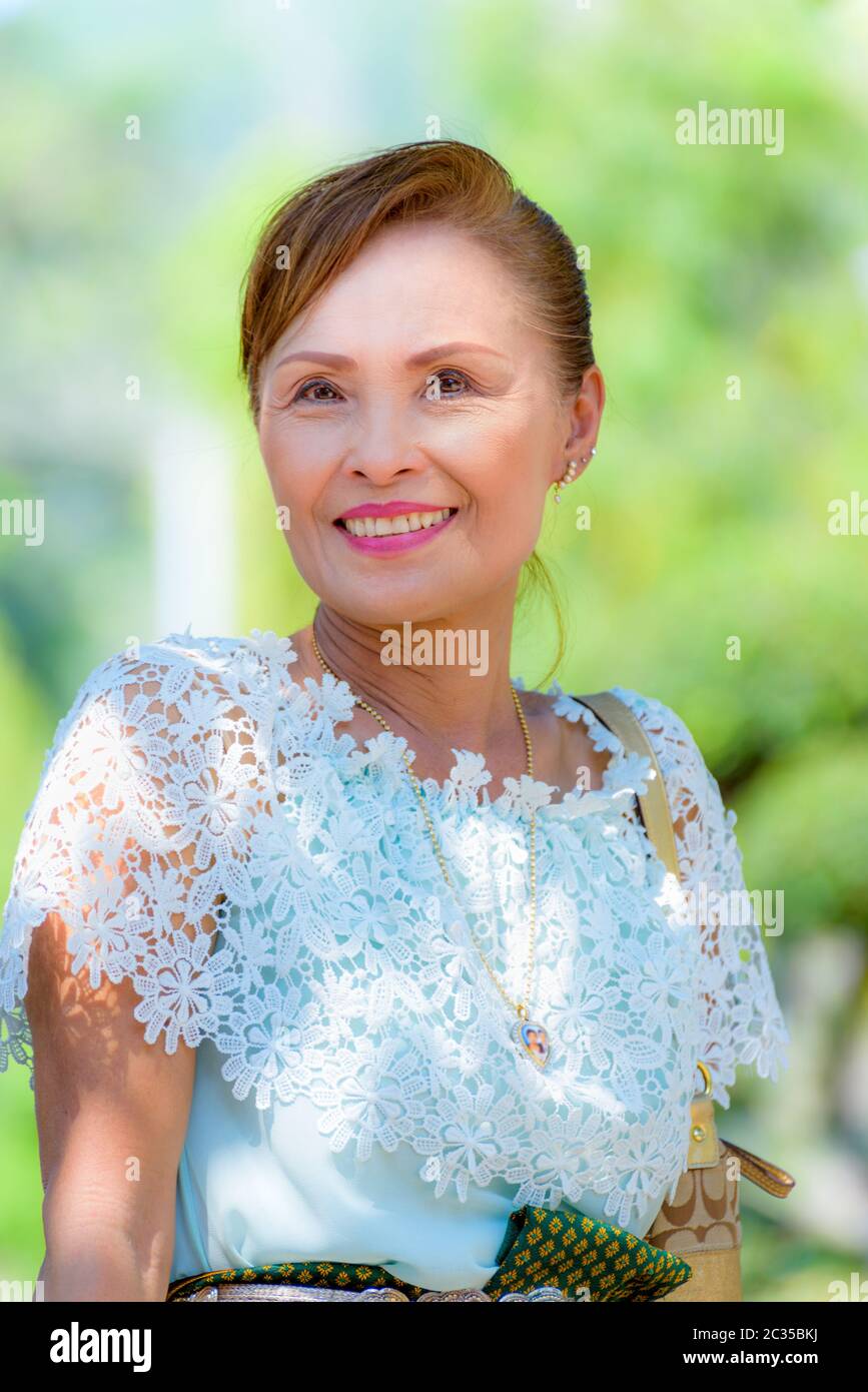 Portrait pretty middle aged asian woman hi-res stock photography and ...