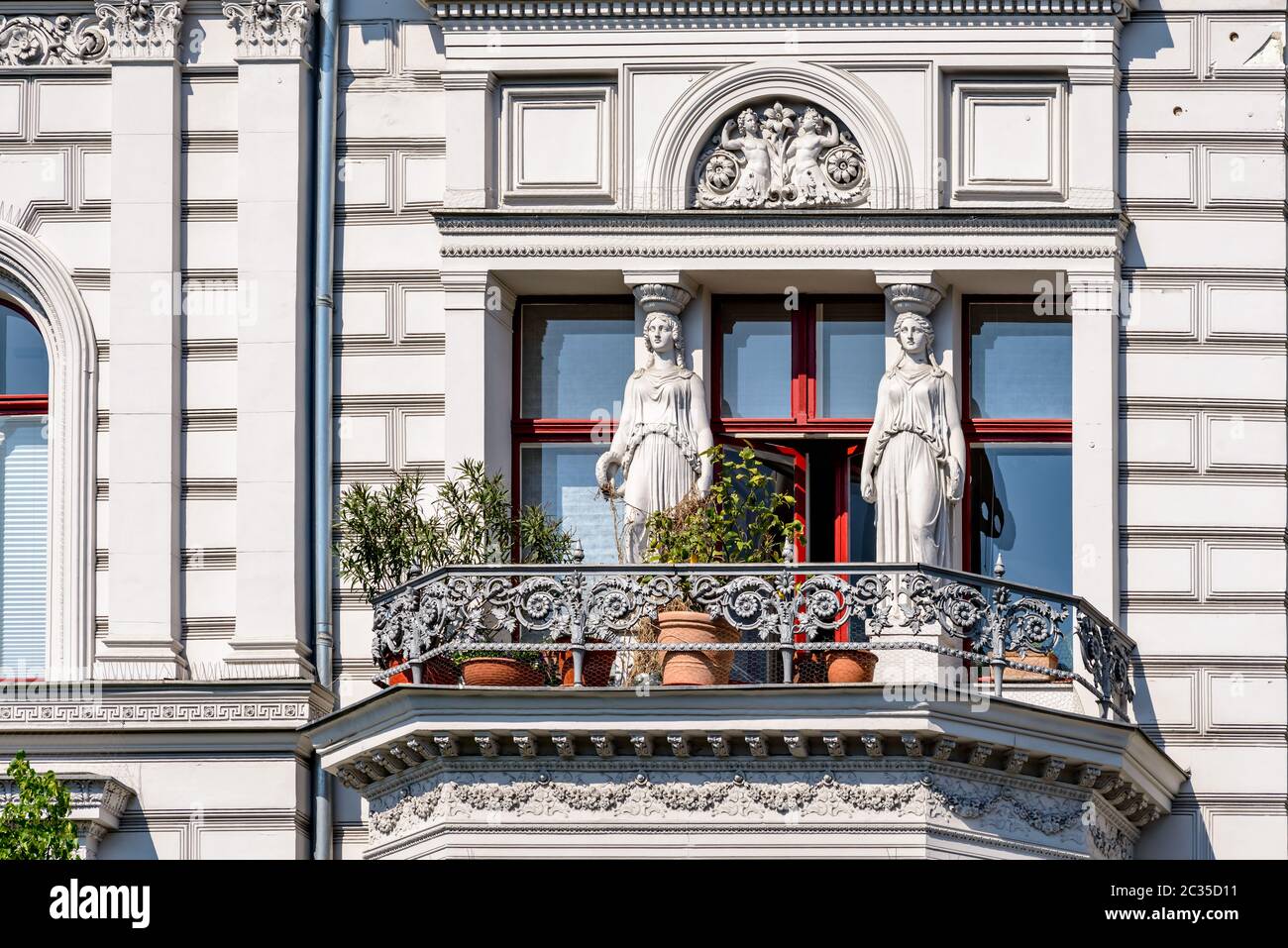 Female pillar statues at the former residence of Berlin architect Wilhelm Riehmer Stock Photo