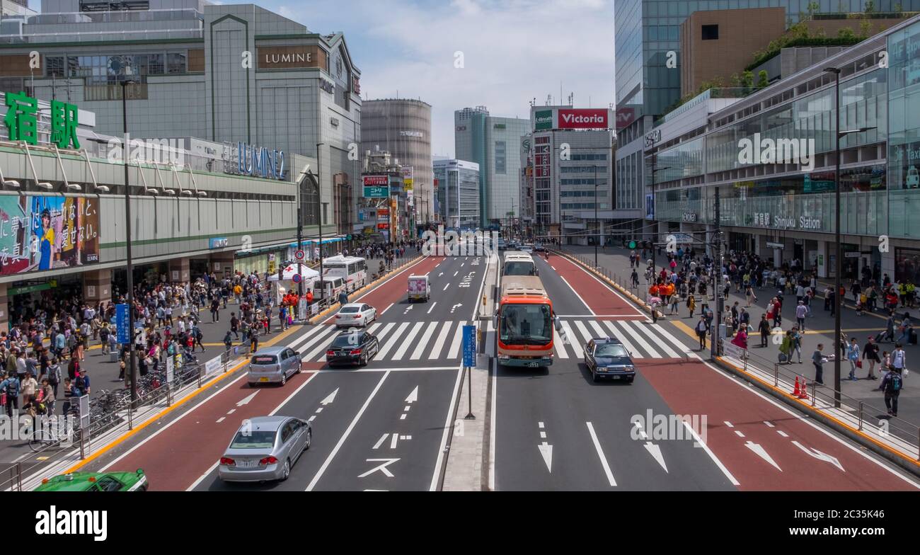 Shinjuku tokyo street crosswalk hi-res stock photography and images - Alamy