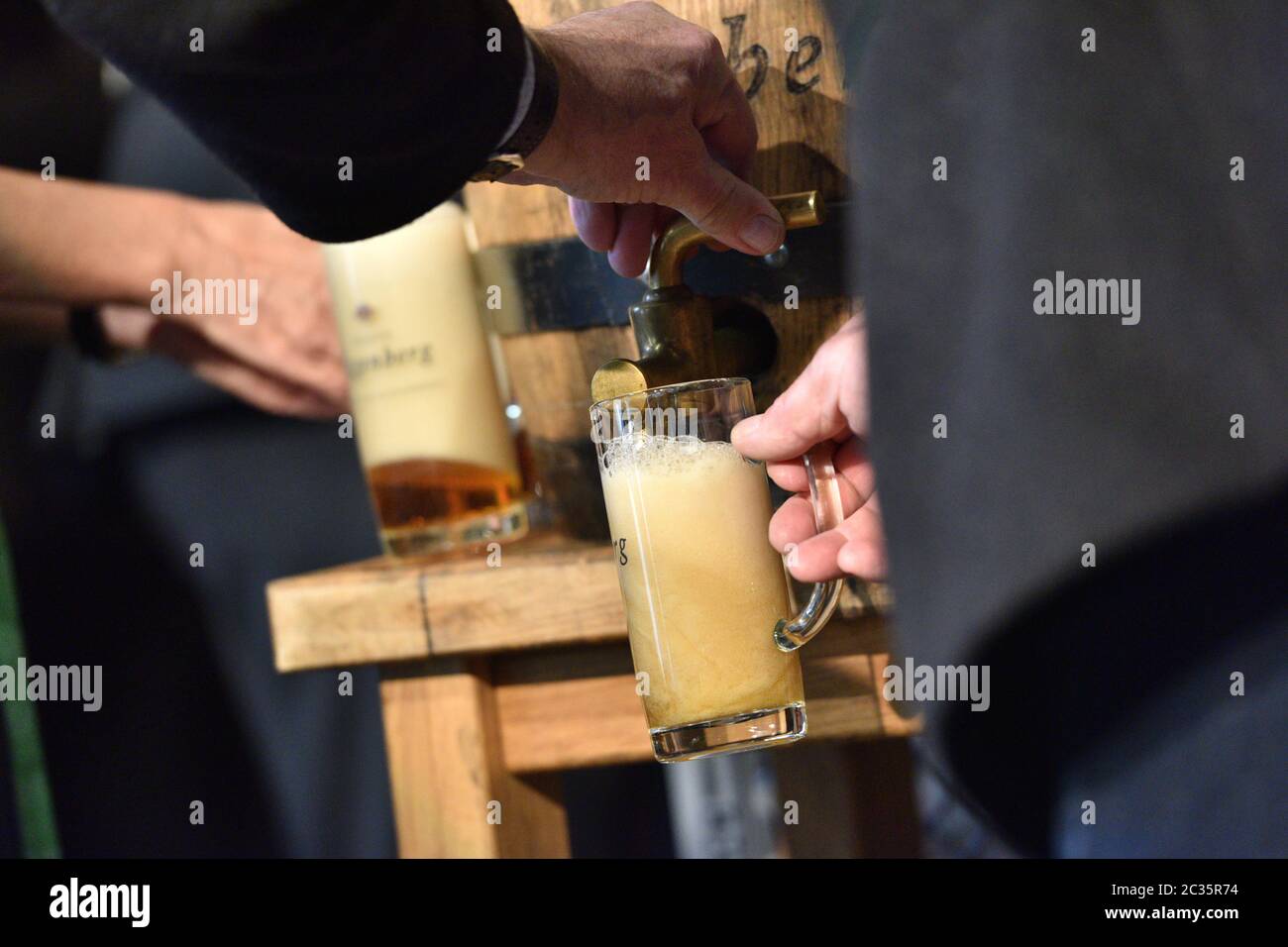 Keg Tapping Ritual Anzapfen eines Bierfasses - Tapping of a beer keg Stock Photo - Alamy