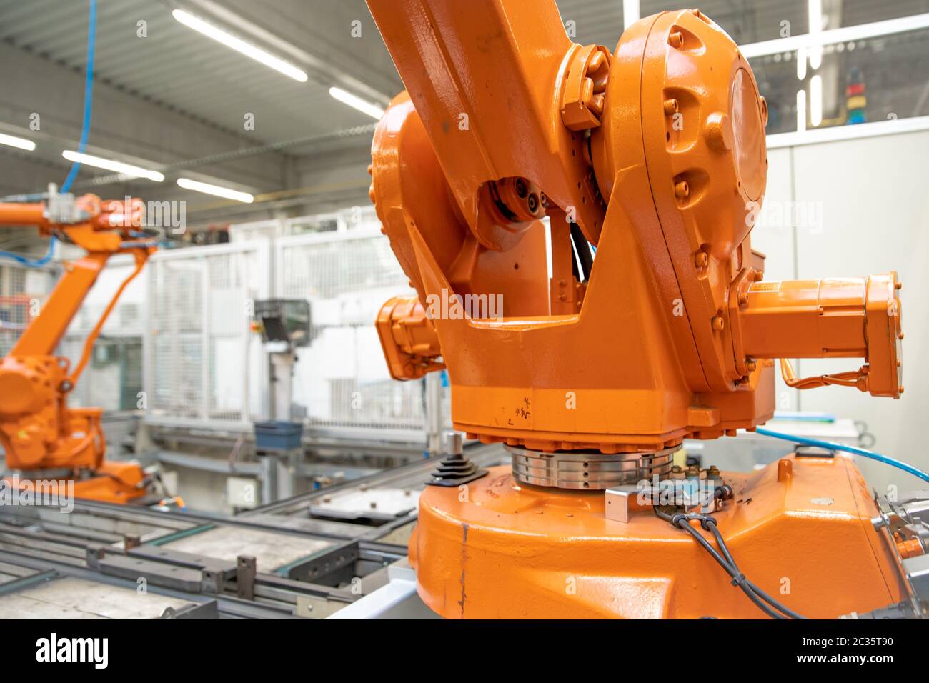 Robotic arm in a manufacturing plant hi-res stock photography and ...