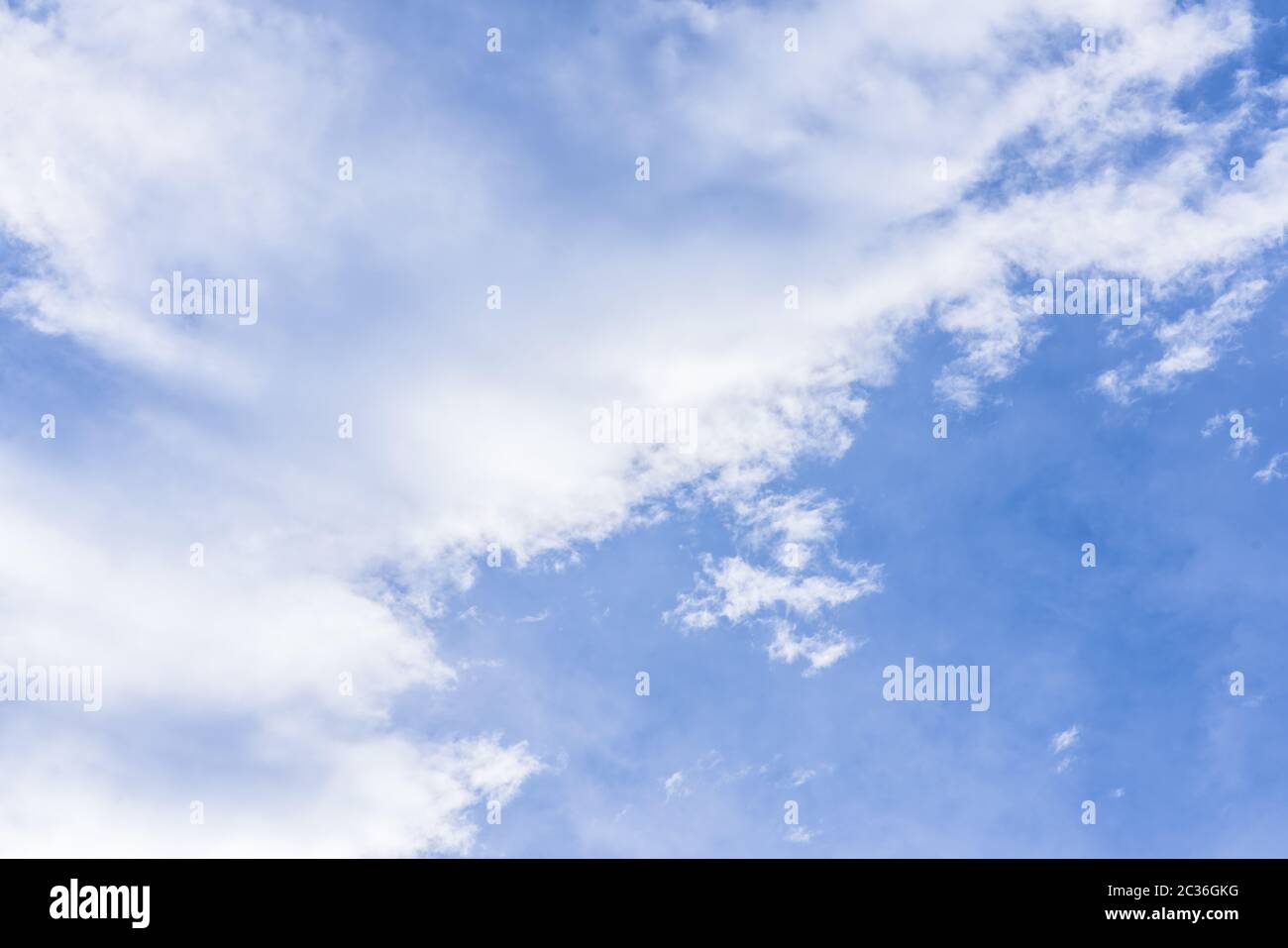 Blue sky and large white cloud Stock Photo - Alamy