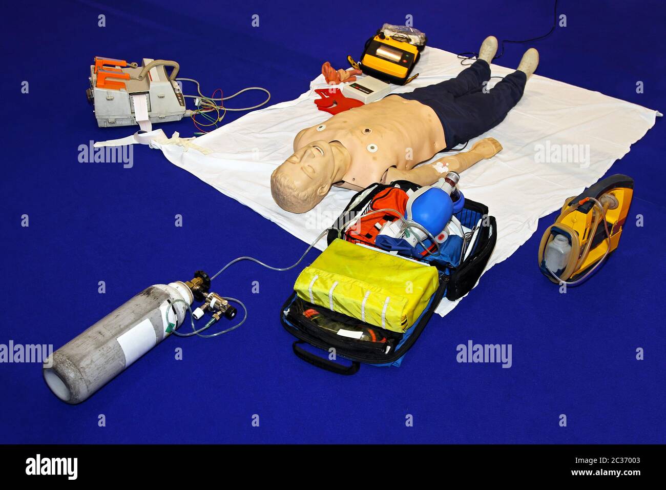 Complete equipment for training mobile emergency at dummy Stock Photo