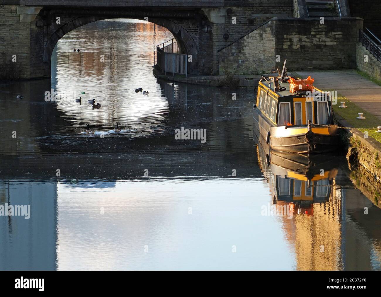 Old canal basin hi-res stock photography and images - Alamy