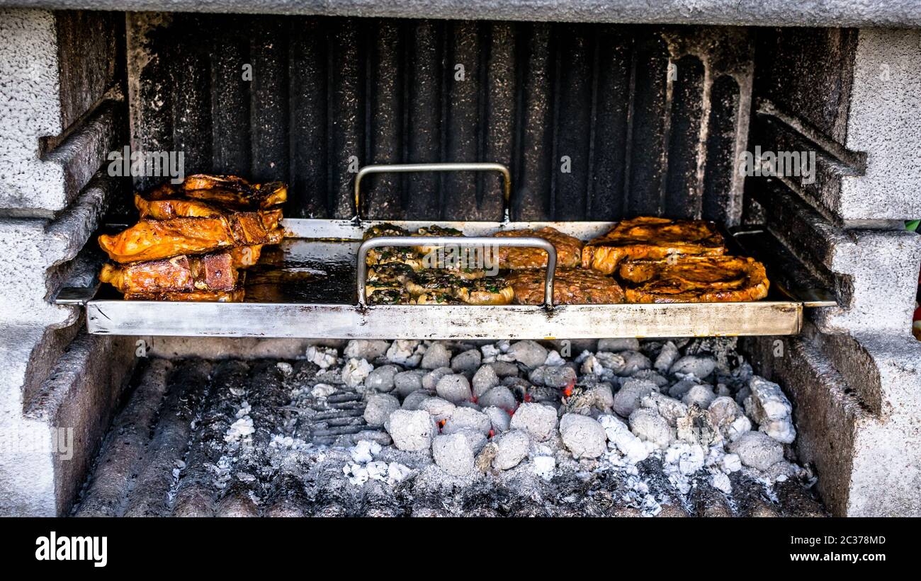 Preparation of a BBQ wood burned down charcoal at maximum heat