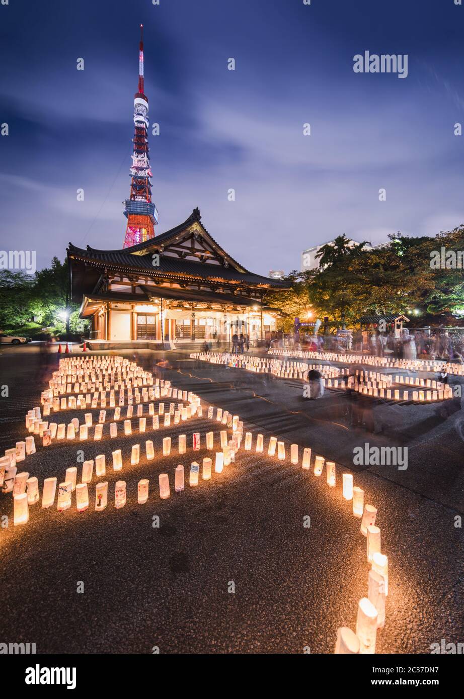 Handmade japanese washi paper lanterns aligned in circles illuminating the ground of the Zojoji temp Stock Photo