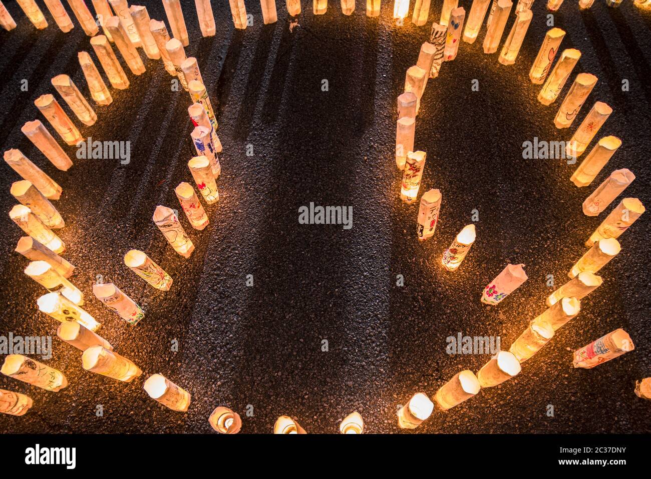 Handmade japanese rice paper lanterns aligned in circles illuminating the steps of the Zojoji temple Stock Photo