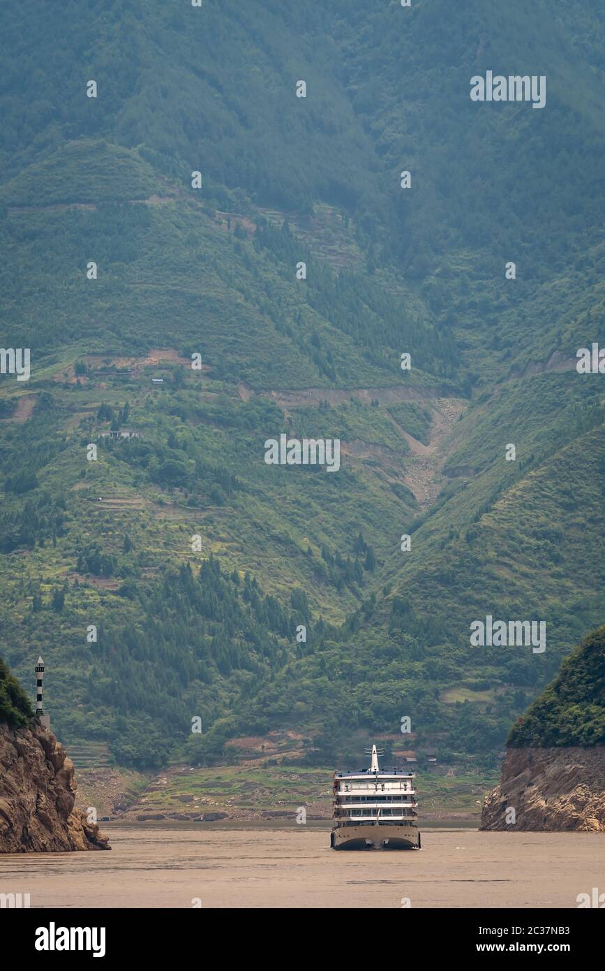 Luxury passenger cruise ship sailing through the gorge on the magnificent Yangtze River, China Stock Photo