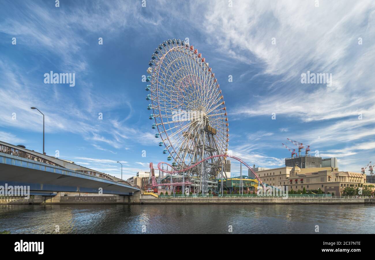 Cosmo Clock 21 Big Wheel At Cosmo World Theme Park Overlooking The Diving Coaster Vanish In The Min Stock Photo Alamy