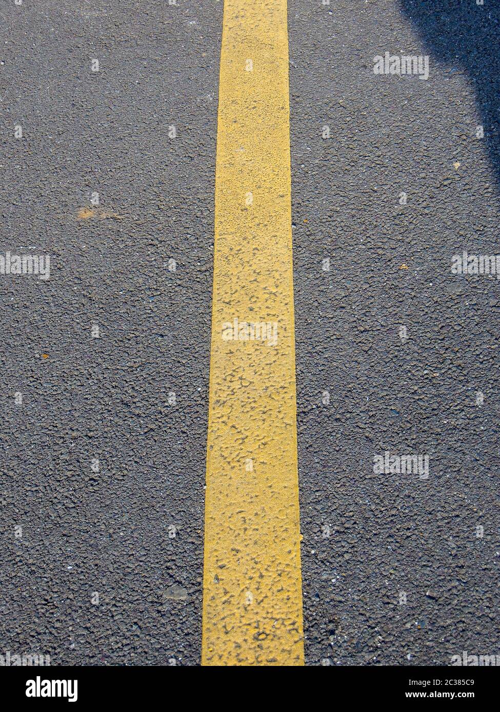 Single yellow line uk hires stock photography and images Alamy