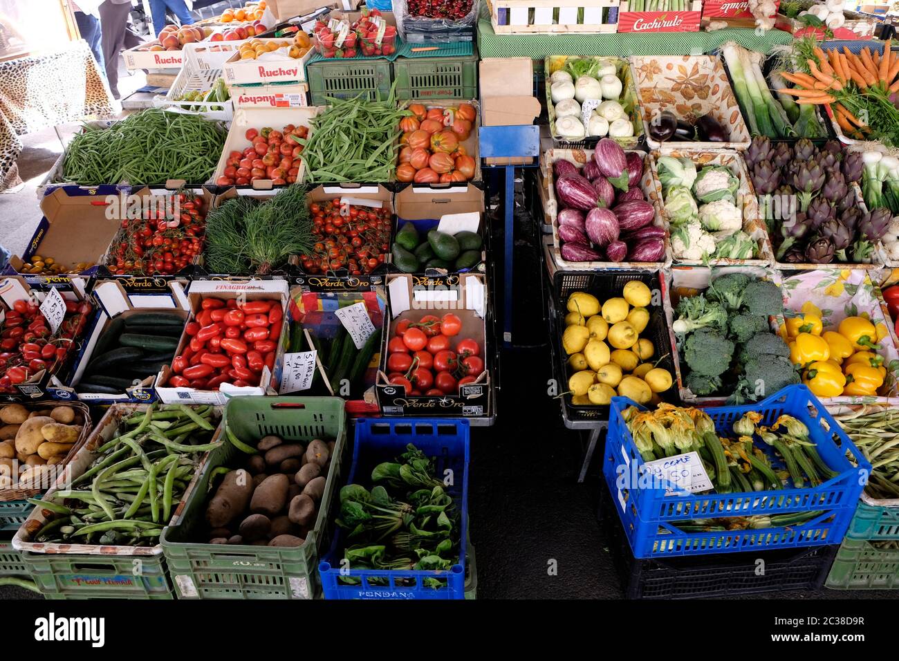 Fruit and vegetable stall in the Sant'Ambrogio Market, Piazza Lorenzo Ghiberti, Firenze, Florence, Italy. Stock Photo