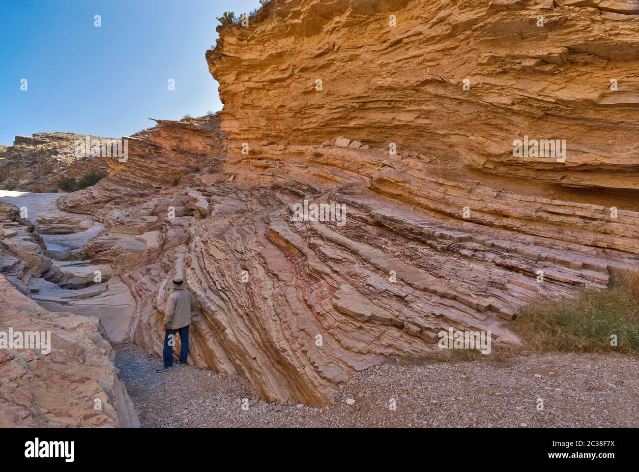 Hiker at Ernst Tinaja water pools, Chihuahuan Desert in Big Bend National Park, Texas, USA Stock Photo