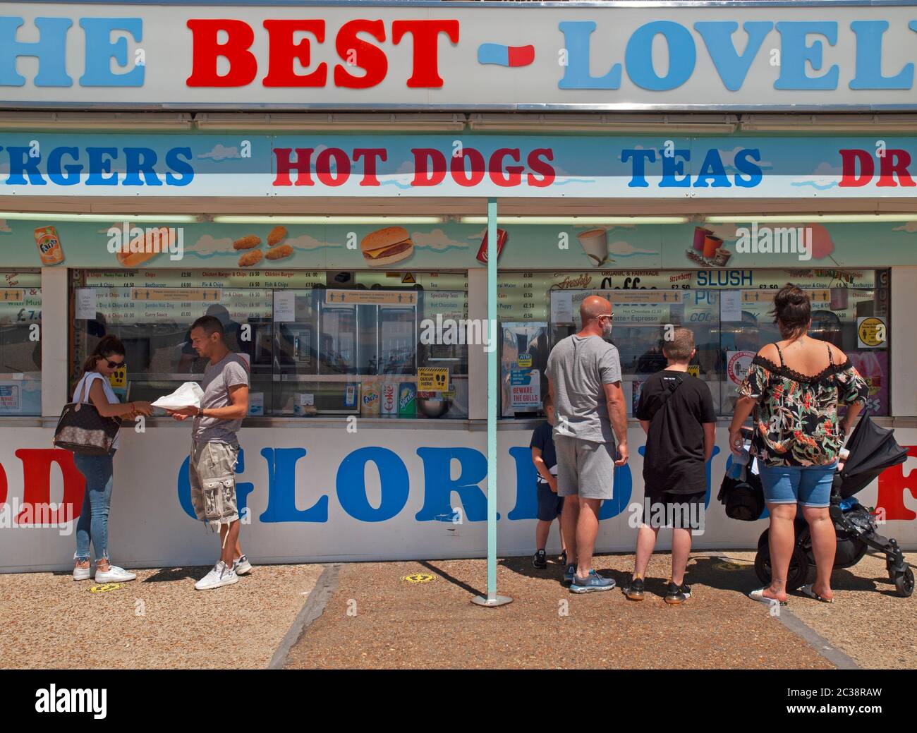 Snackbar hires stock photography and images Alamy
